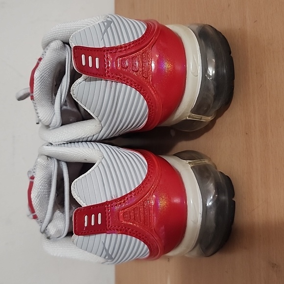 NIKE AIR VAPORMAX 360 SIZE 10 VAST GREY/WHITE-PARTICLE GREY AND RED. - Picture 5 of 17